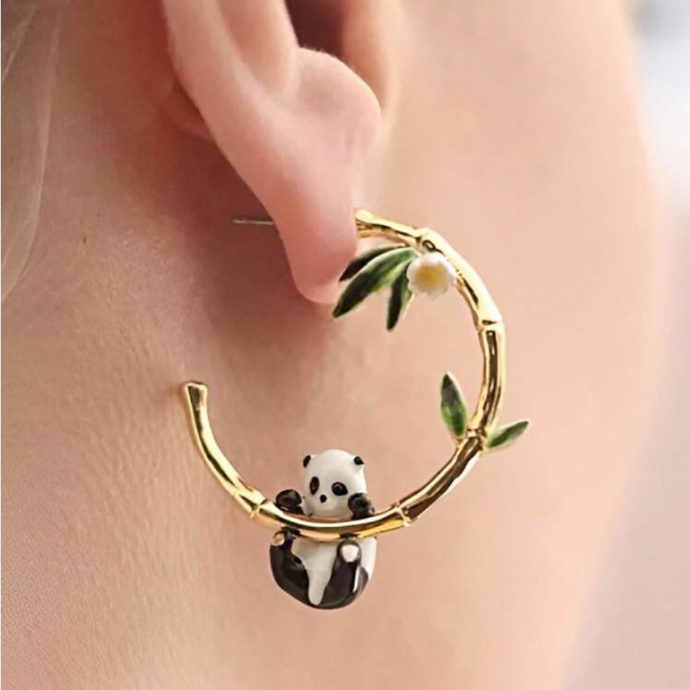 Elegant Panda Hoop Earrings M516 - Picture 1 of 4